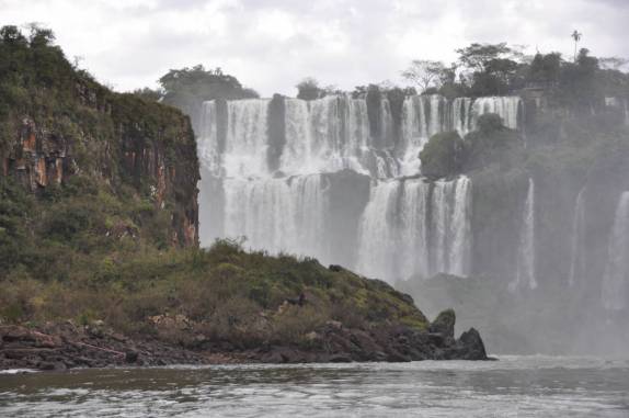 A primeira visão das famosas cataratas do P.N. do Iguaçu (Foz do Iguaçu - PR)